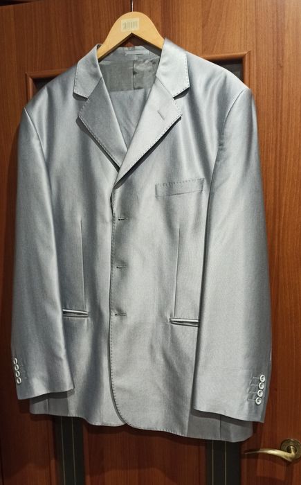 Продам мужской костюм на выпускной или свадьбу