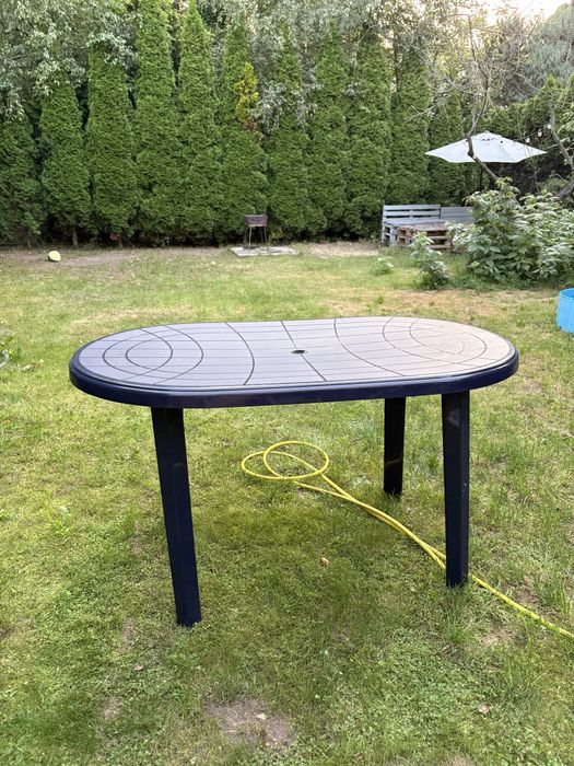 Stół ogrodowy plastikowy