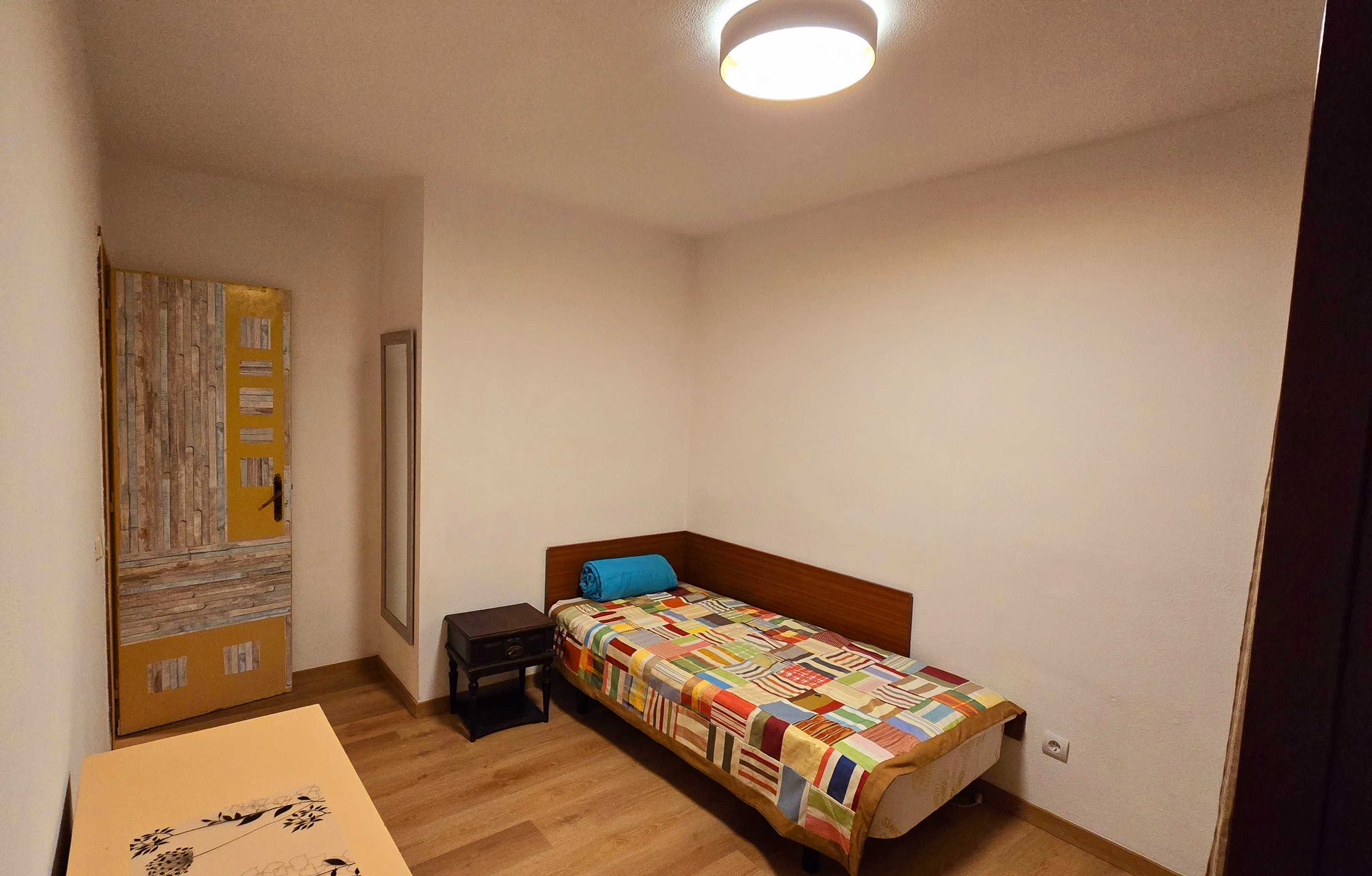 Quarto no centro de Faro próximo de mercado