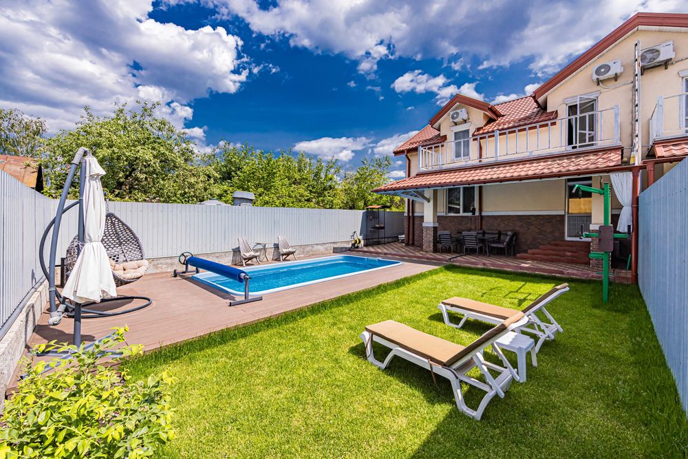 Продаж будинку дуплексу  в місті Київ. басейн .ГАЗ. генератор.підвал