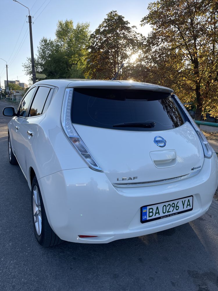Продам Nissan Leaf