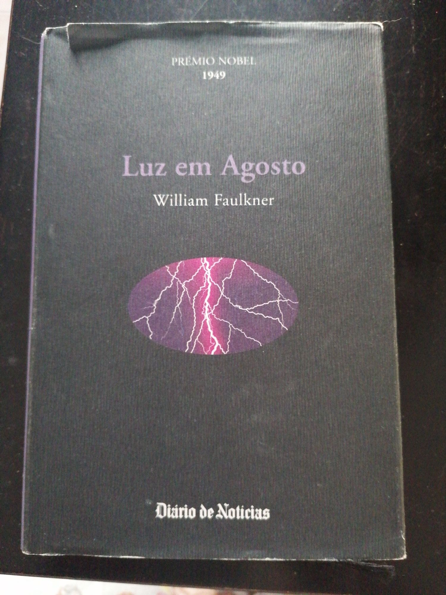 Luz em Agosto, William faulkner