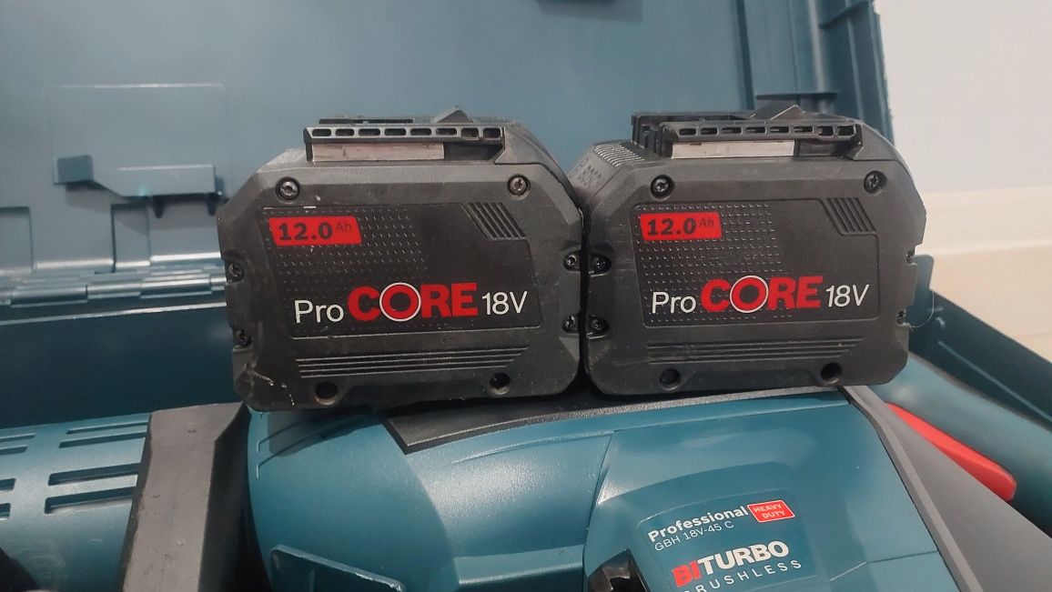 Аккумуляторный перфоратор Bosch BITURBO GBH 18V-45 C с SDS max 12Дж
