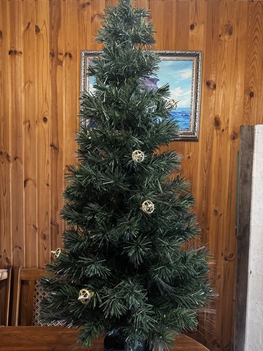 Продам искусственную ёлку.