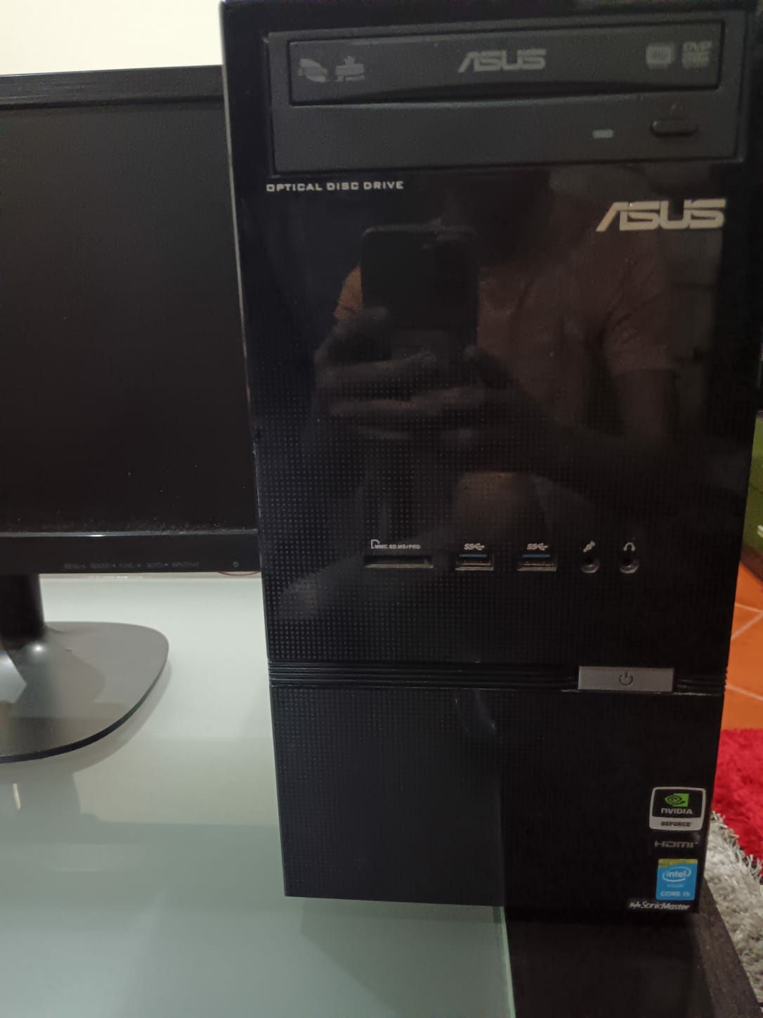 Monitor e torre asus