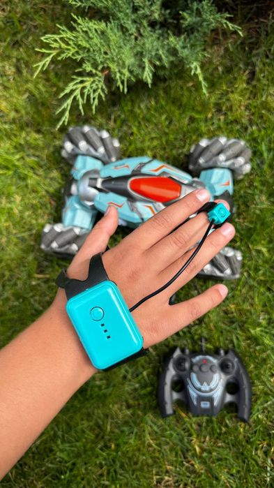 Машинка на радиоуправлении 4х4