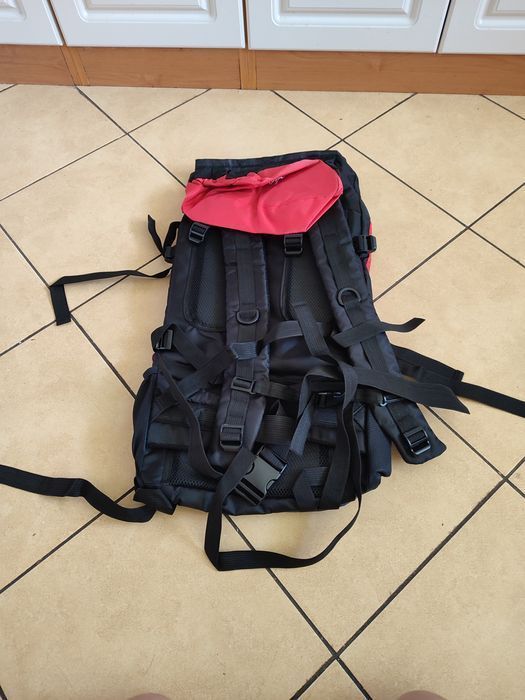 Nowy czerwony plecak turystyczny 90 L góry