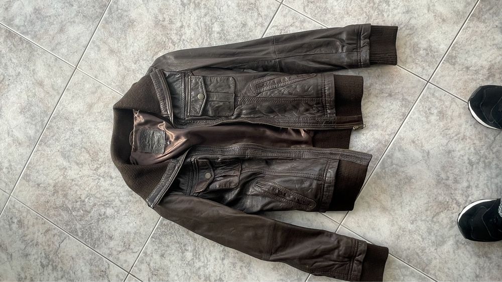 Blusão tipo pele castanho