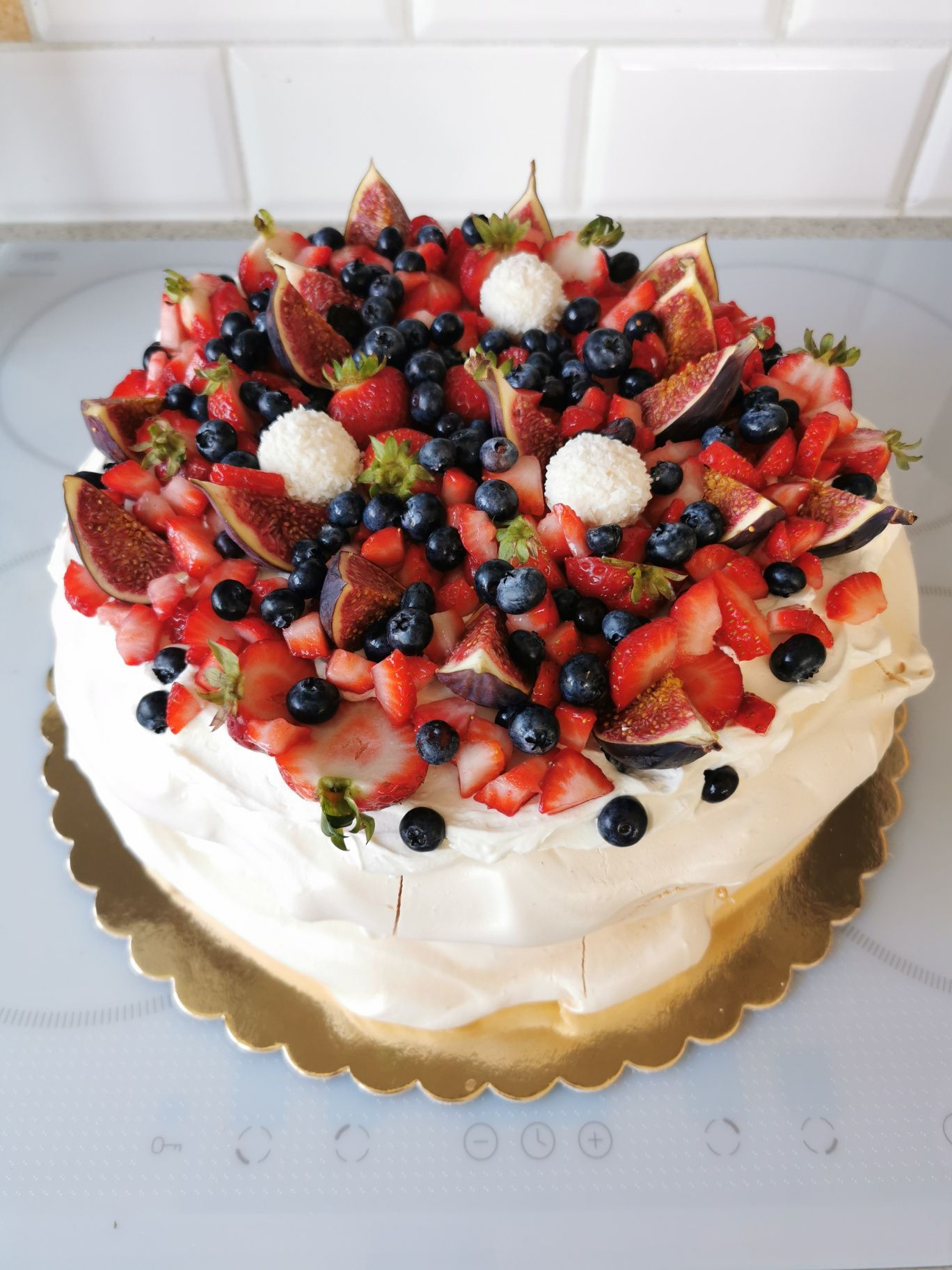 Beza pavlova torty bezowe
