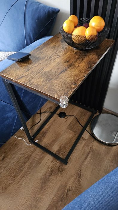 Stolik metalowy z rustykalnym blatem