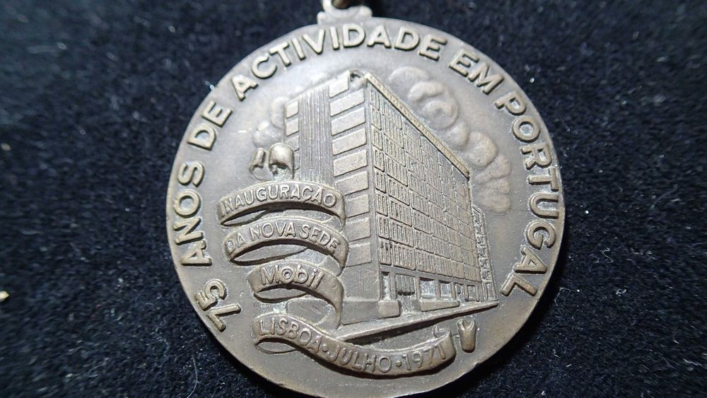 Porta Chaves antigo em metal  da Mobil Oil Portuguesa e da Shell