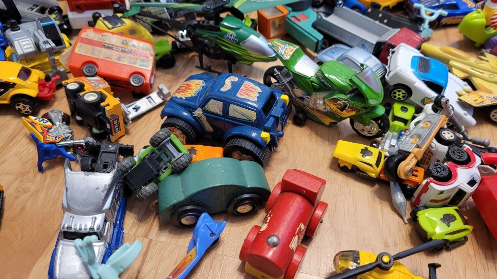 Zabawki auta resoraki hot wheels McQueen