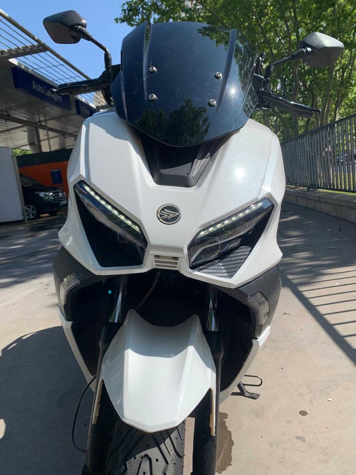 Vieste Keeway 2023 OPORTUNIDADE vendo agil !!! mota superestimada