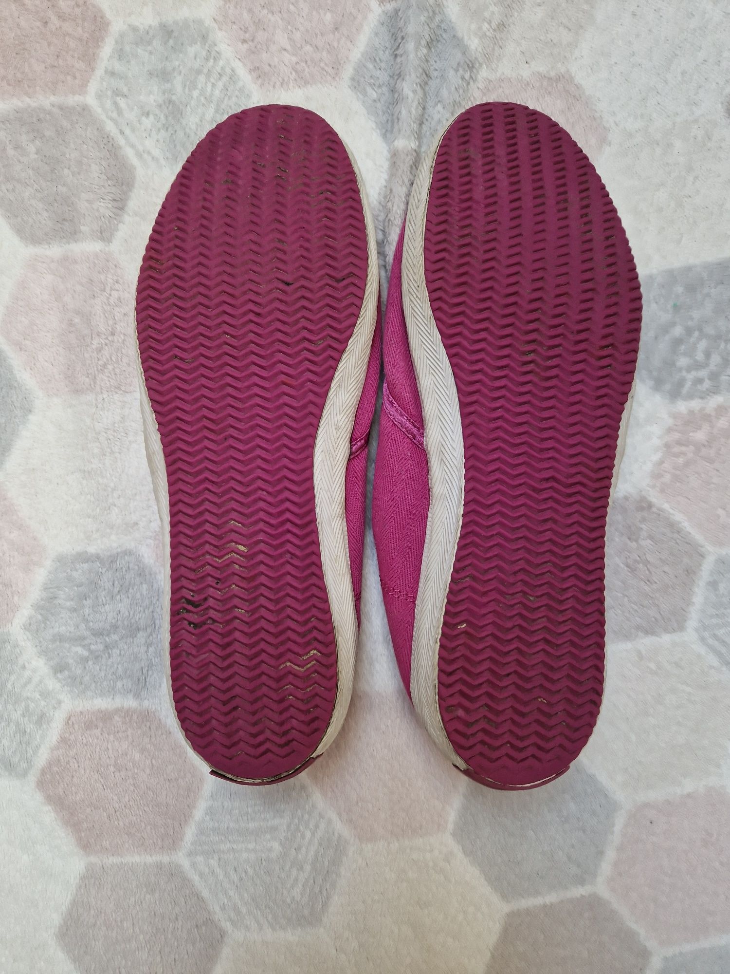 Różowe trampki Lacoste 38