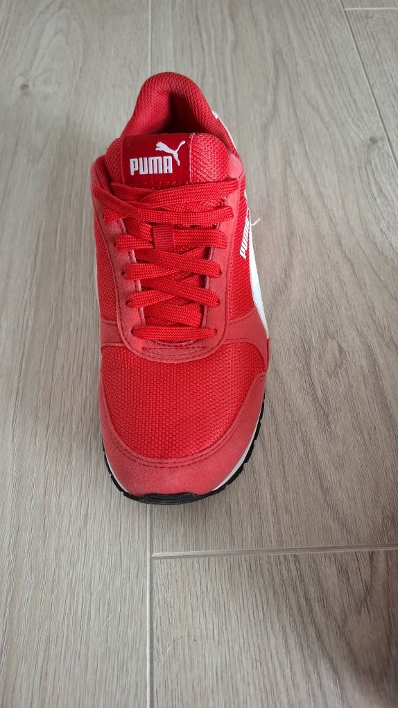 Продаю оригінальні кросівки PUMA ST Runner v2 Mesh в ідеальному стані
