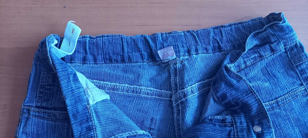 Spodnie dzinsowe 140 rozmiar