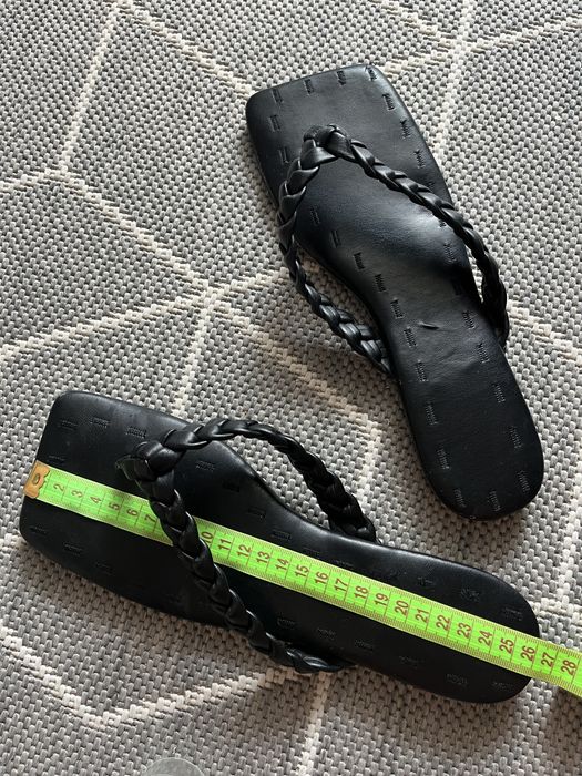 Шльопанці чорні ,еко шкіра.