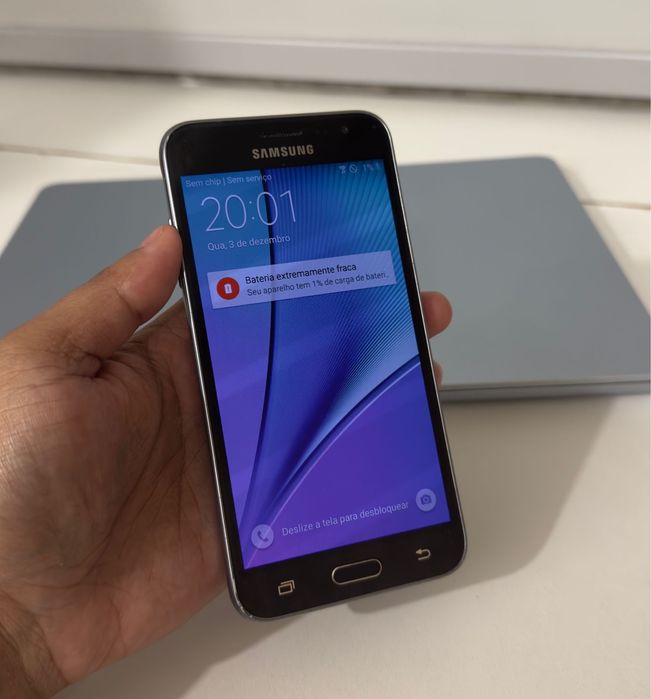 Telemovel Samsung Galaxy J3