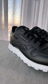 Чорні кросівки Reebok Classic Leather, 38,5 розмір