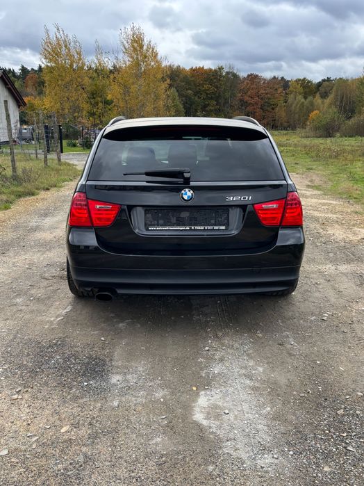 Ładna bmw e91 320i 170 ps 2010r
