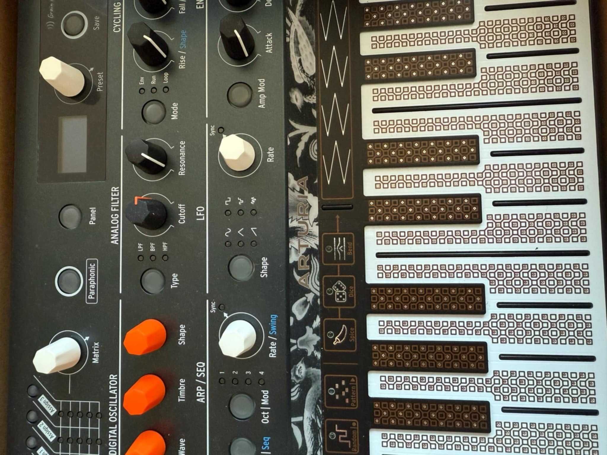 Syntezator hybrydowy Arturia MicroFreak JAK NOWY