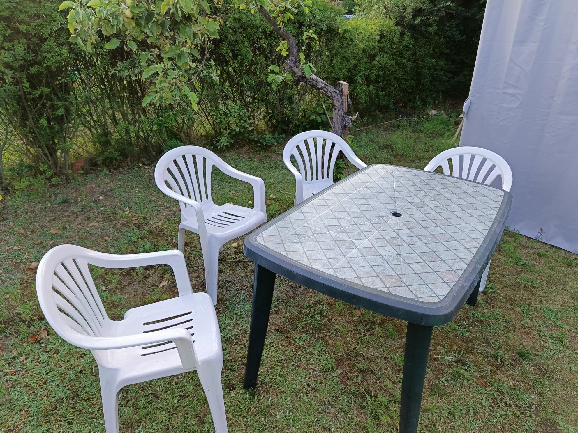 Stół ogrodowy + komplet krzeseł (4szt)