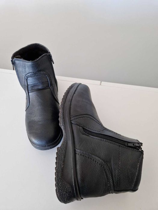 Botas Pretas T41 com 2 fechos