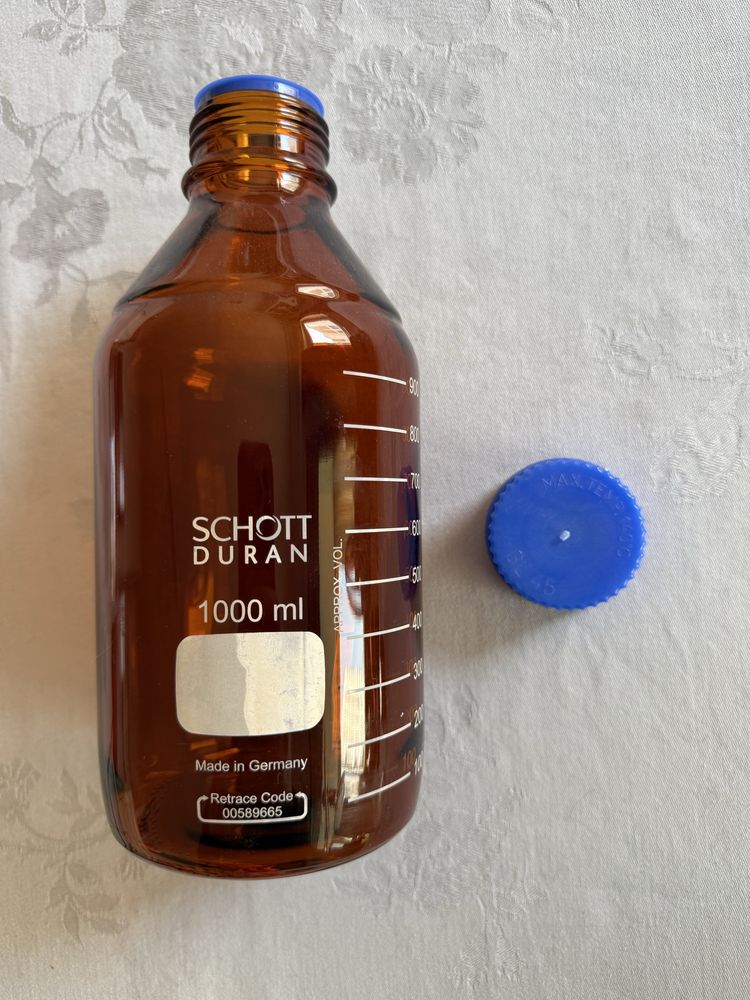 Garrafa antiga de vidro de laboratório