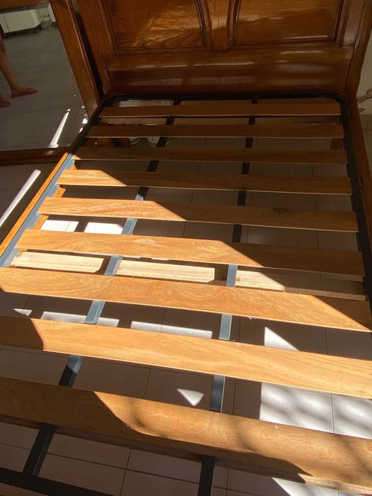 Cama e espelho (1.90 por 1.33)