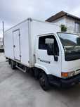 Nissan Cabstar E 110 3.0 110cv com contentor e plataforma elevatória