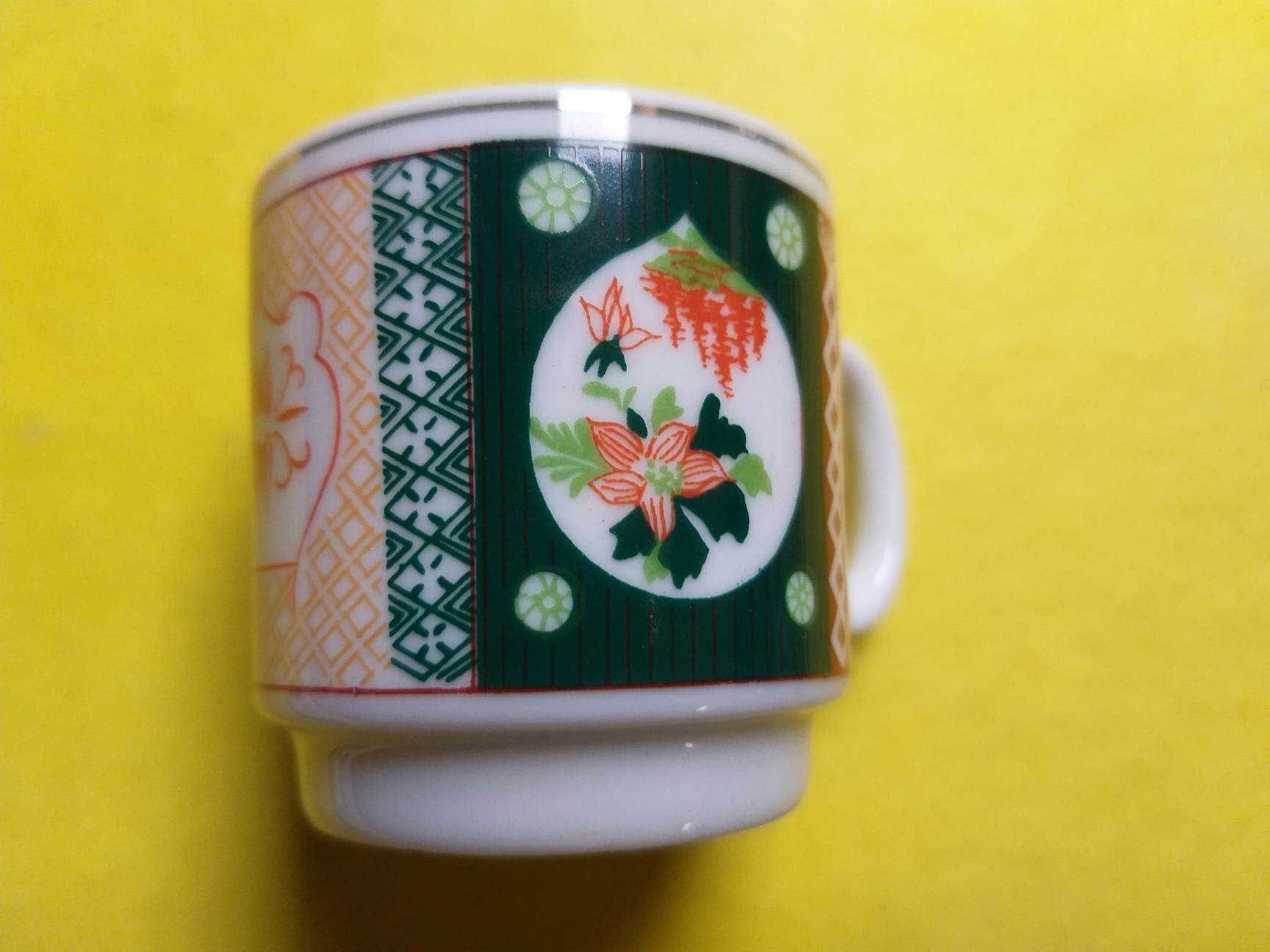 Conjunto de Chávenas e Pires