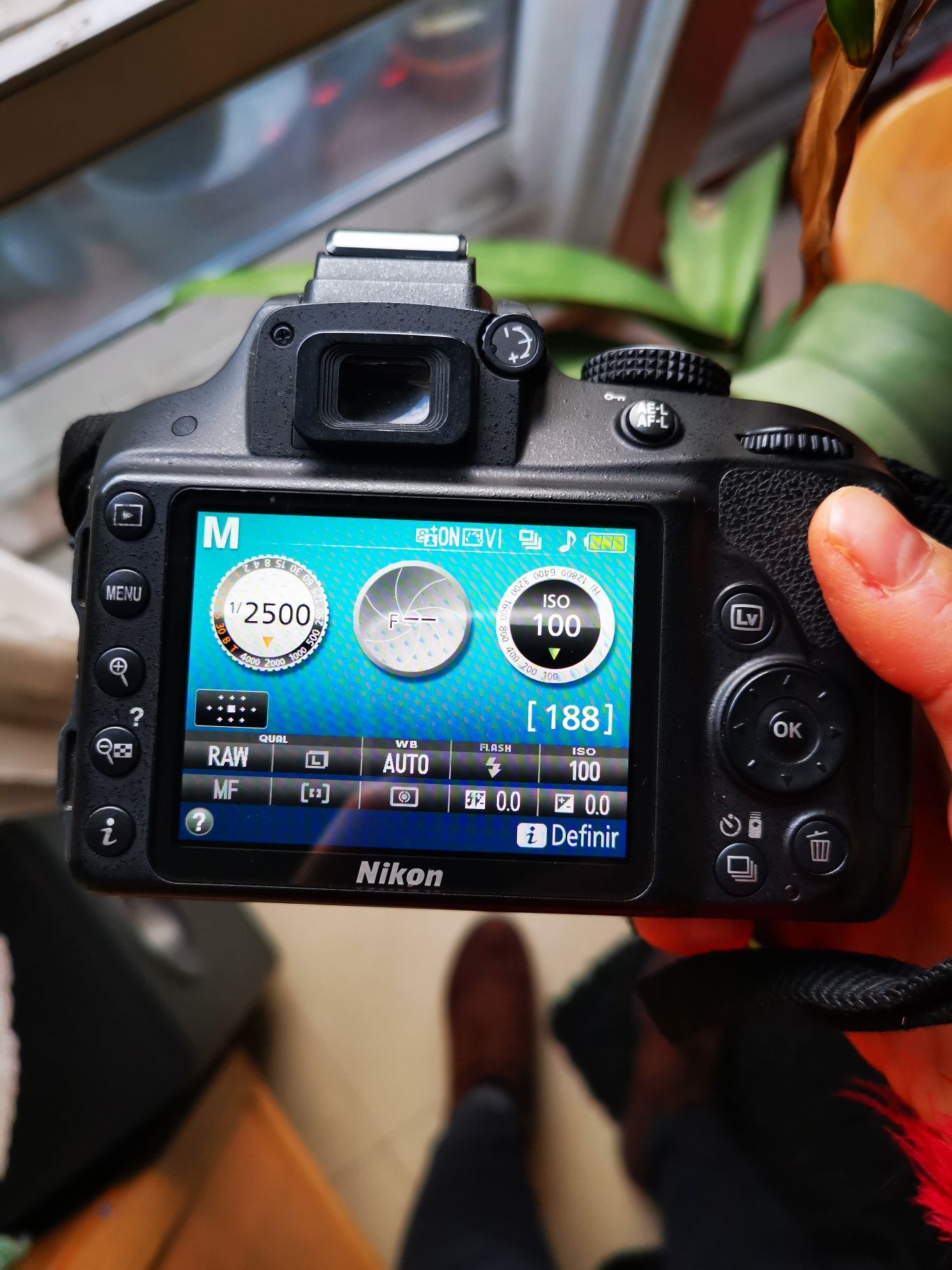 Máquina fotográfica reflex Nikon D 3300 em excelente estado, pouco uso