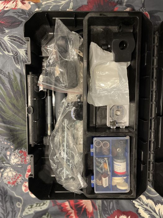 Akcesoria dremel w oryginalnej walizce