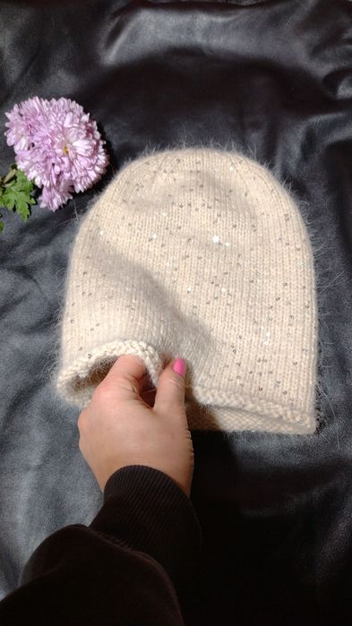 Шапка біні пухова  ручної роботи