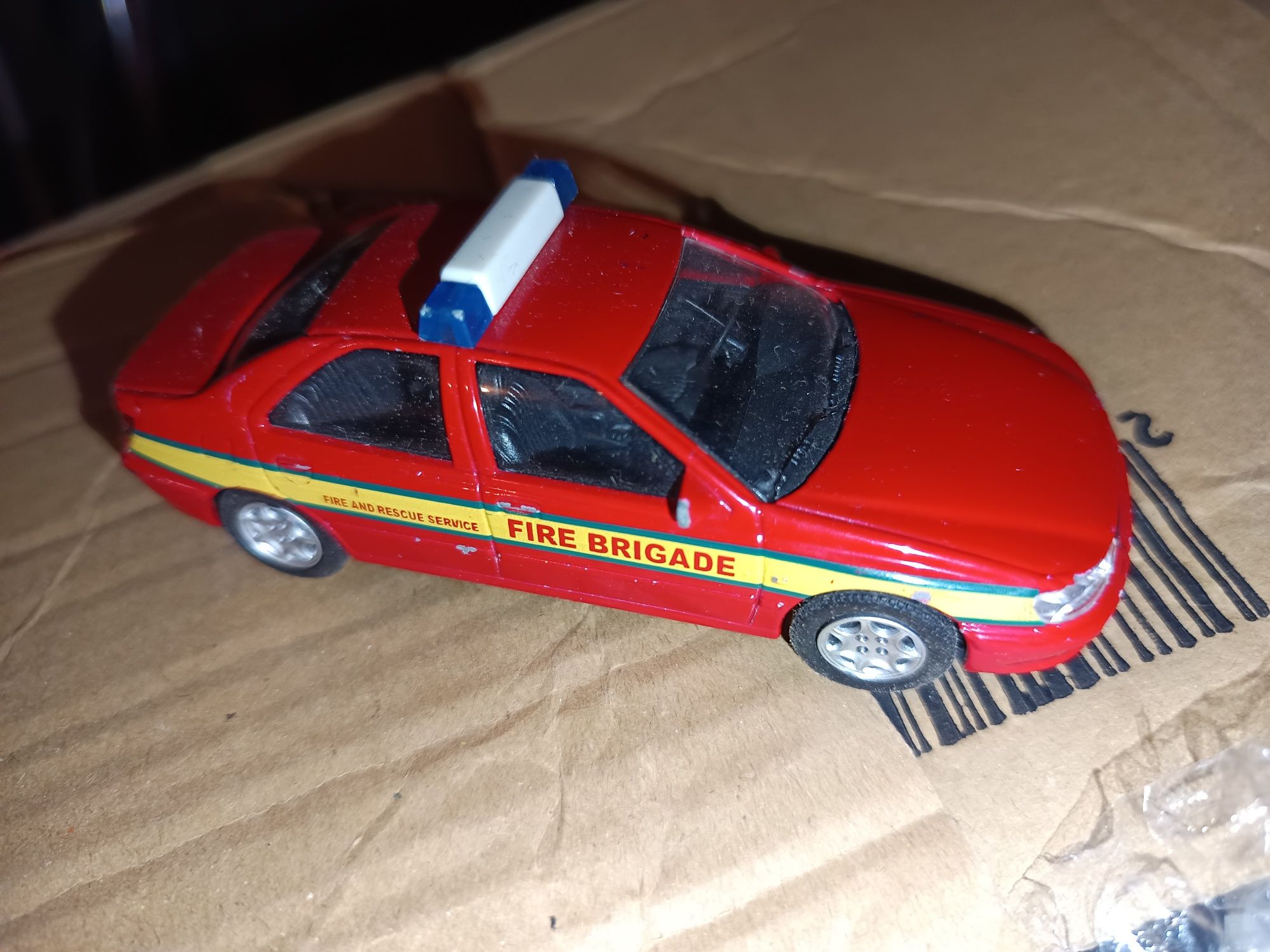 Samochód strażacki Peugeot 406 Fire Brigade amercom