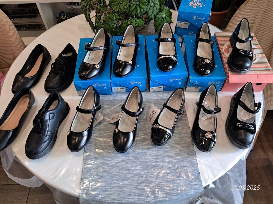 Туфлі на дівчинку шкільні балетки  черевики кросівки хлопчик