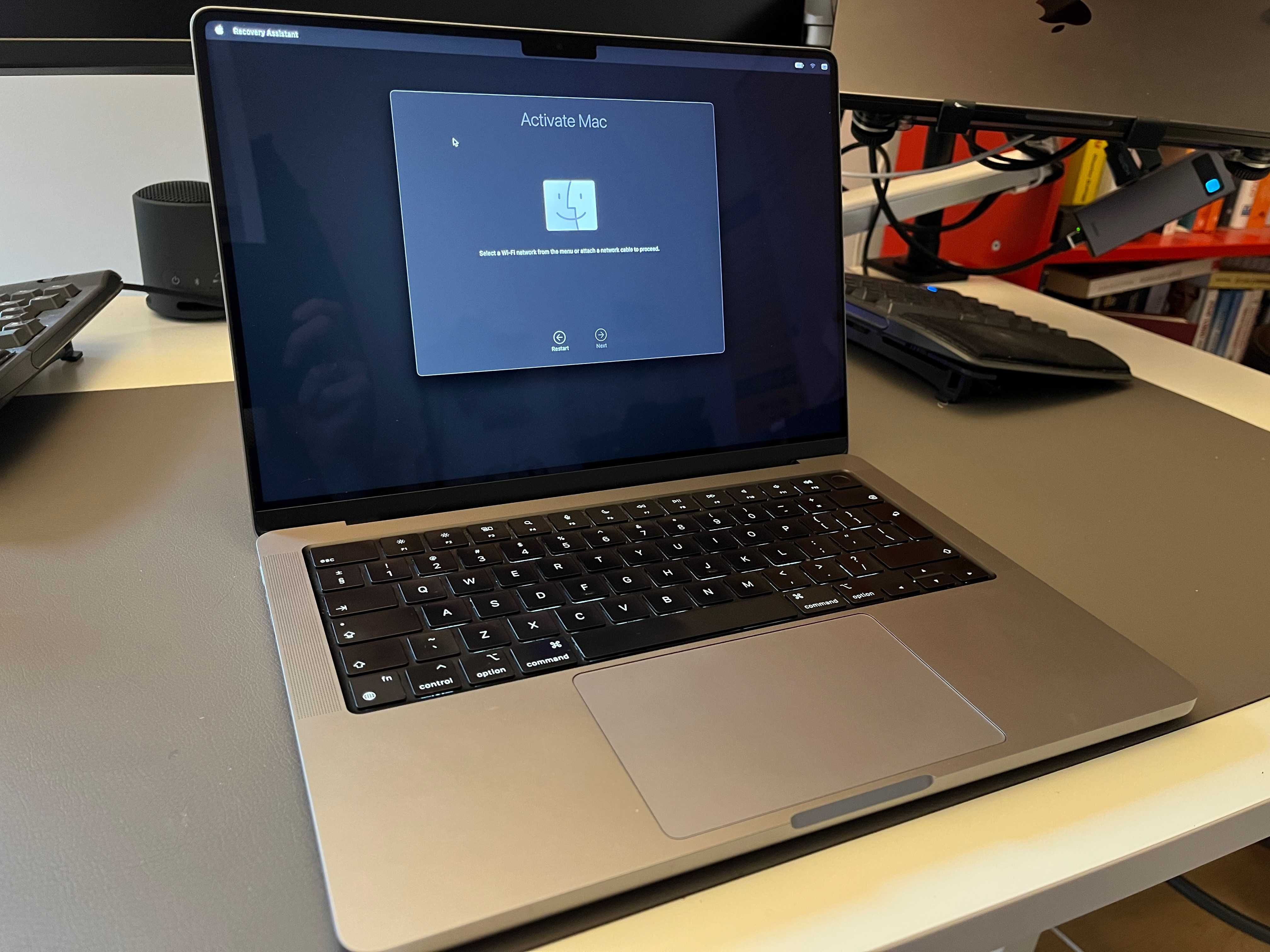 Apple Macbook 14:  M1 Pro 8‑core CPU/ 14‑core GPU/16GB/512GB/SpaceGrey
