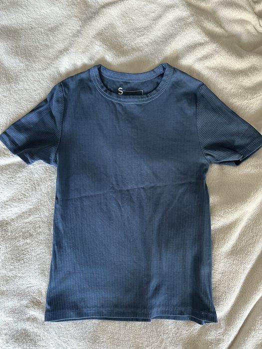 Przylegająca koszulka z krótkim rękawem niebieska S