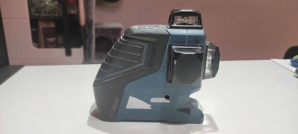 Laser liniowy Bosch GLL 3-80 P po kalibracji, krzyżowy