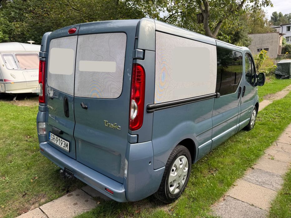 Renault Trafic long 2.0 dCi 115km 2006r. 9 osobowy
