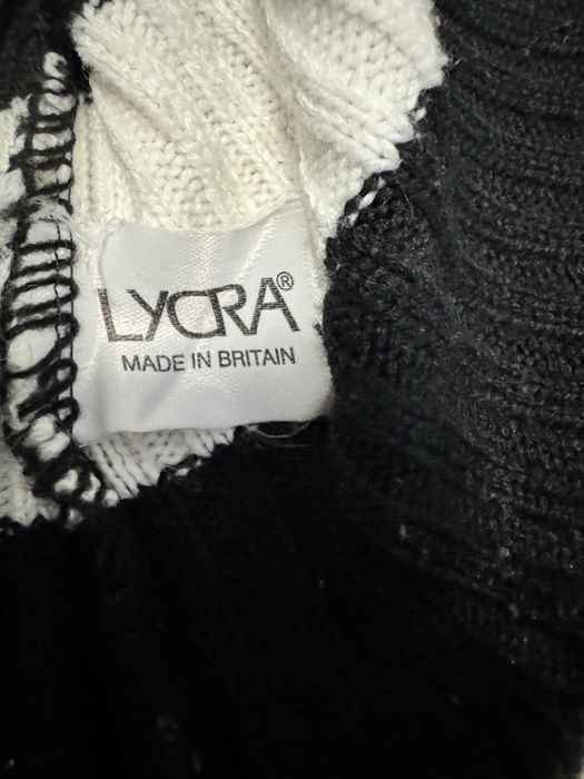 Bialło czarny golf firmy Lycra