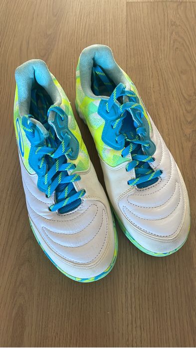 Futsal em Couro Eskudo Pro Época 2024/25 (KIPSTA)