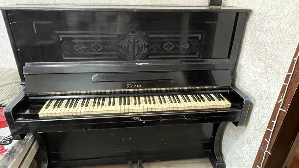 Піаніно чорне «Пенза»