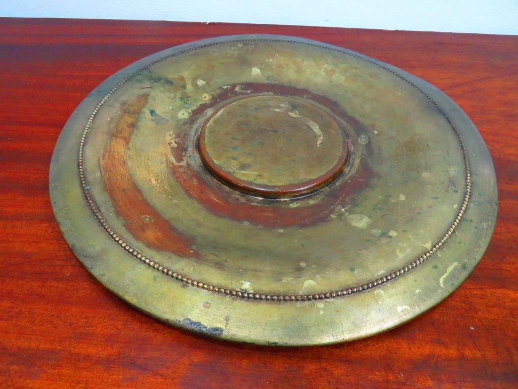 Centro de mesa com pegas em forma de gansos.