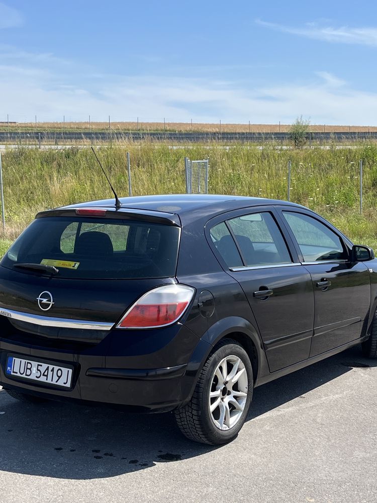Opel Astra H    benzyna + gaz