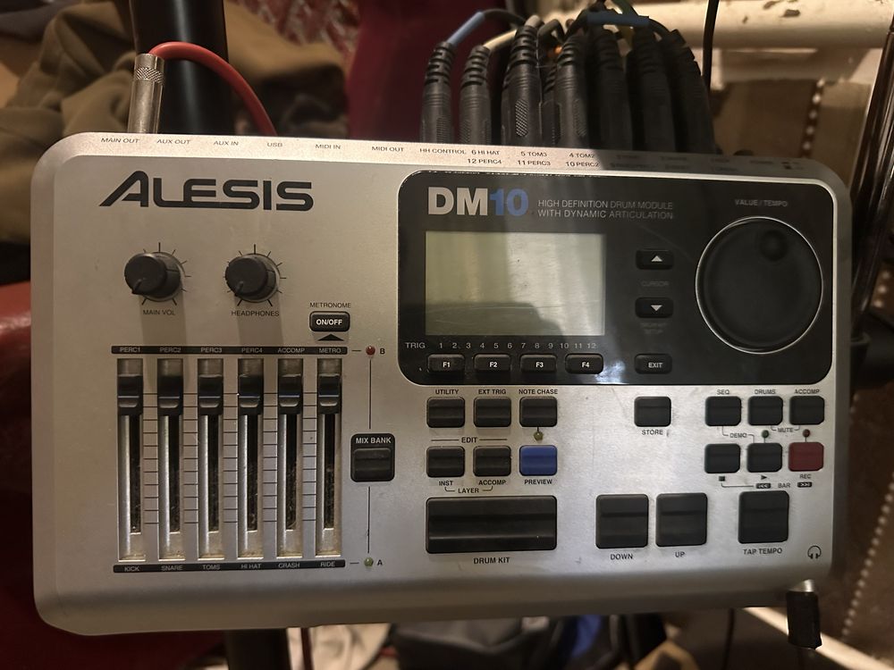 Продам барабани Alesis DM10