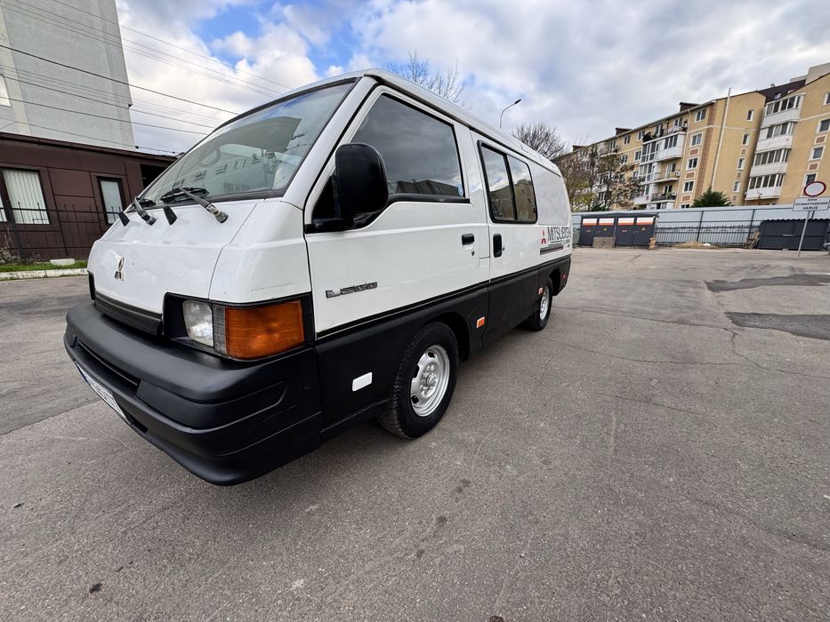 Продам Митсубиси L300 пасажирский бус 8+1