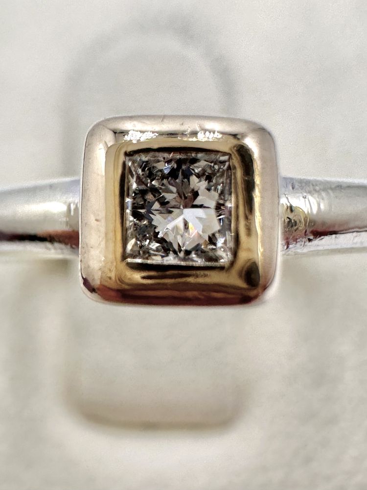 Złoty pierścionek z diamentem princessa 2,7mm
