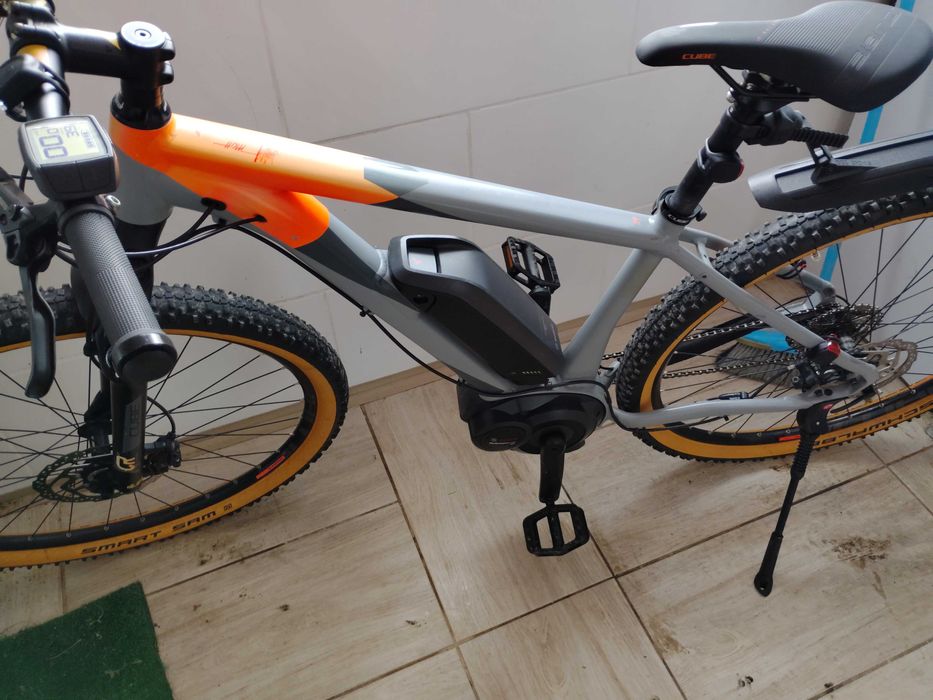 Rower elektryczny cube 29