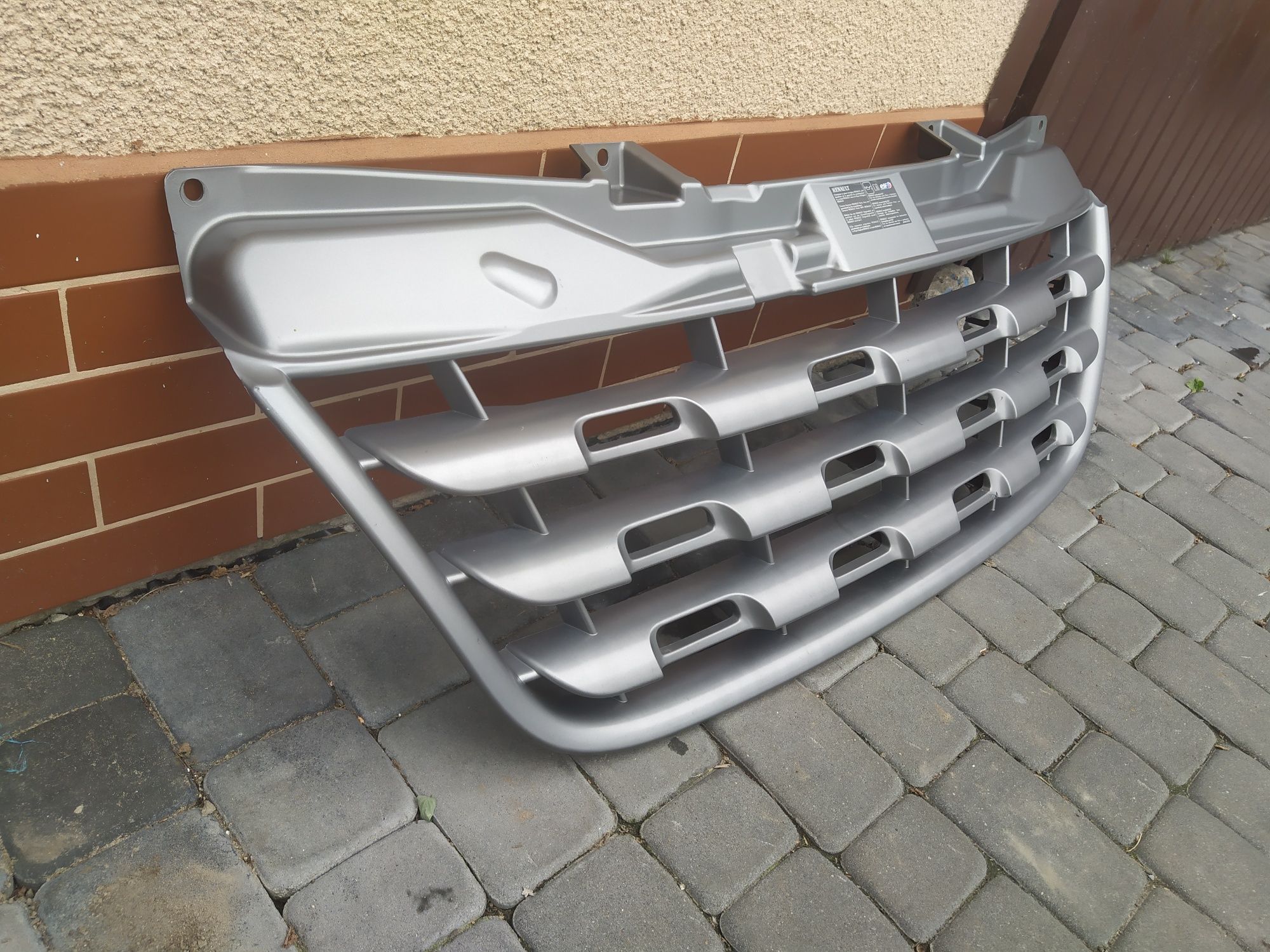 Grill atrapa zderzaka chłodnicy Renault Master III 10-14 10-